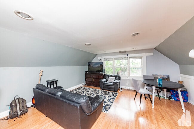 Building Photo - 1332 W Barry Ave Unit 3 Rental