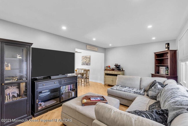 Photo - 491 Fairfield Ave