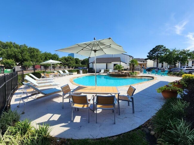 Experience the perfect blend of relaxation and luxury at Cali Crossing Apartments. Enjoy our stunning pool, spacious lounges, and serene outdoor spaces, ideal for unwinding. Explore your new home today and elevate your living experience!