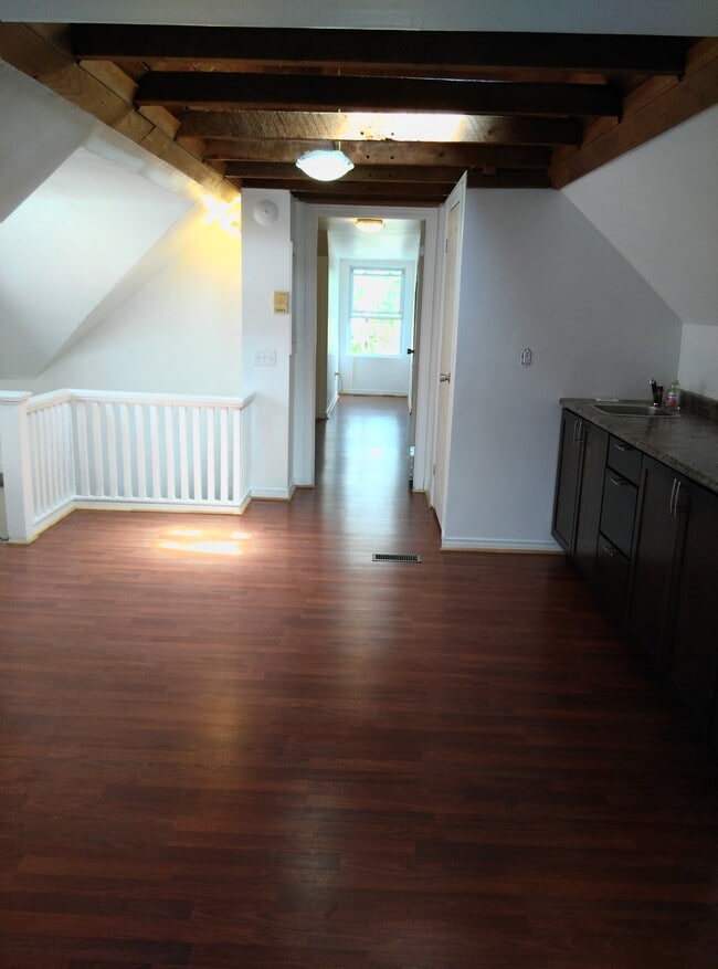 Photo - 208 John St N Unit 3