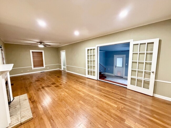 Photo - Spacious 3 bedroom with its own micro-park!