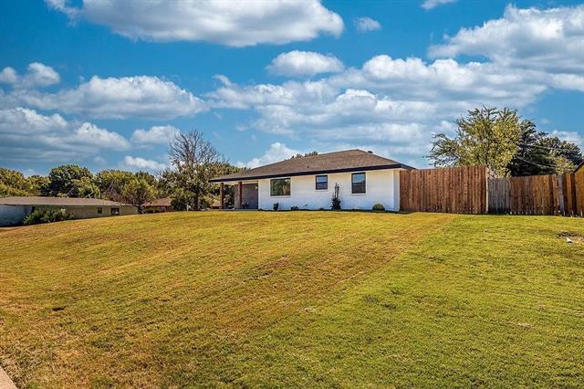 Photo - 310 E 6th St