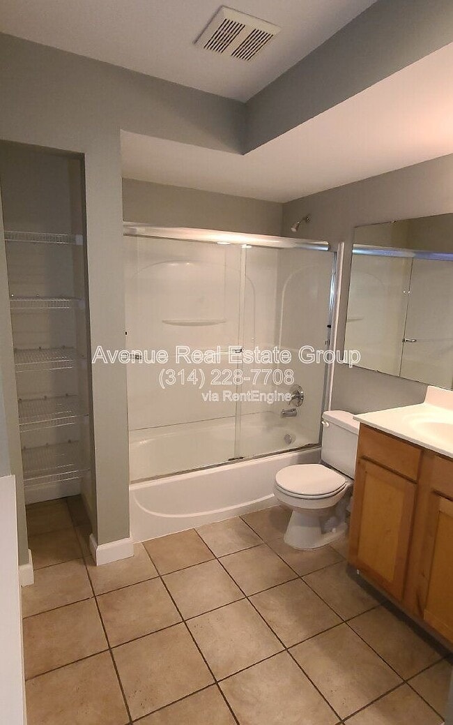 Photo - 5360 Pershing Ave Unit Apartment 6a