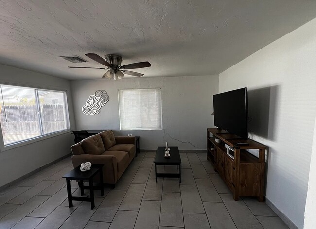 Photo - 2145 N Belvedere Ave Unidad Belvedere