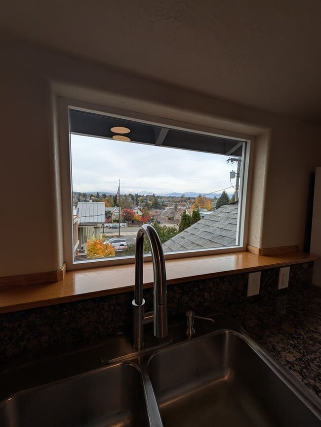 Photo - Easy Commute with Stunning Views!