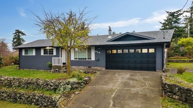 Photo - GORGEOUS 3 Bedroom (+BONUS ROOM!) 2 Bath Home with RV/Boat storage near beaches and shopping!