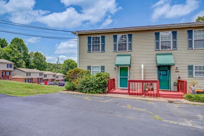 Building Photo - 3 Bedroom / 2.5 Bath Condo - Johnson City, TN