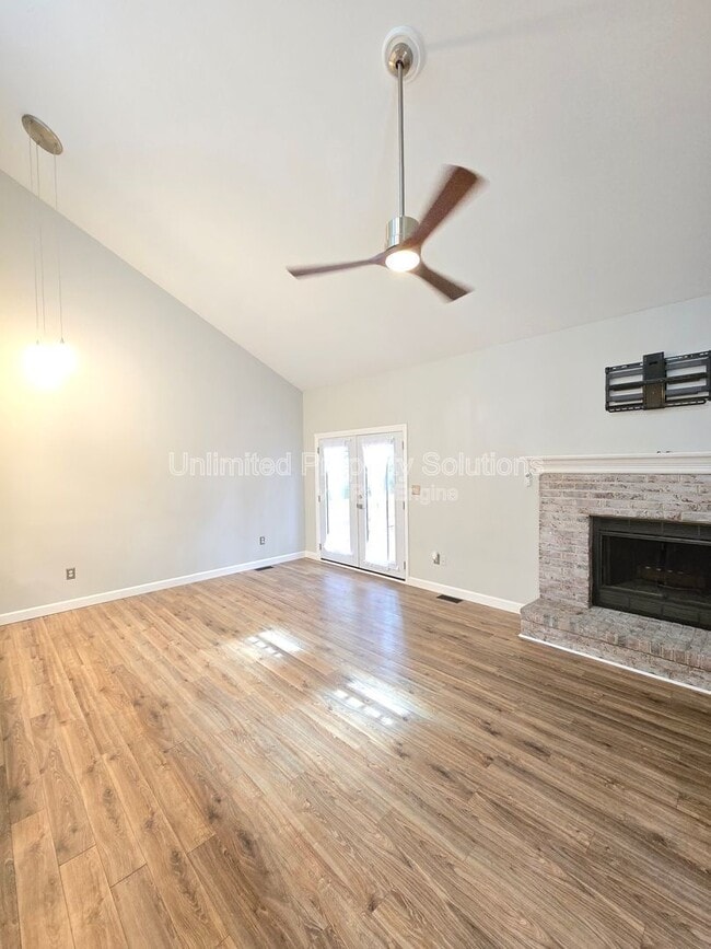 Photo - 106 Hillsdale Dr