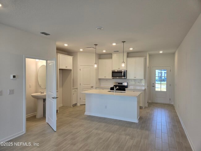Photo - 203 Brandon Lks Dr
