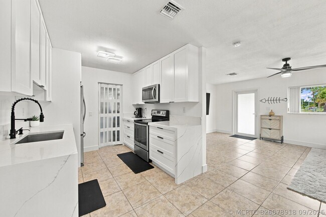 4999 SW 6th St