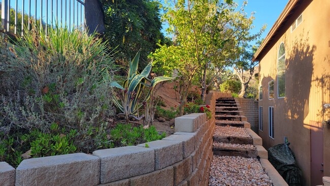 8990 Courtyard View Dr