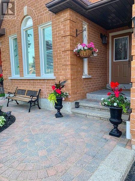 Photo - 61 Silverbirch Pl