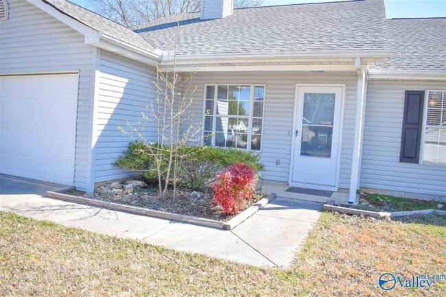 Photo - 120 Grey Fawn Trail