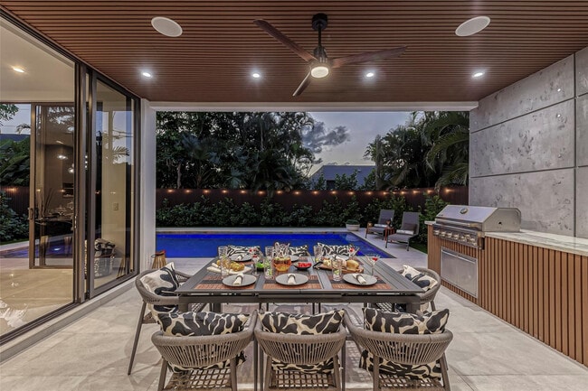 Photo - 727 NE 17th Way