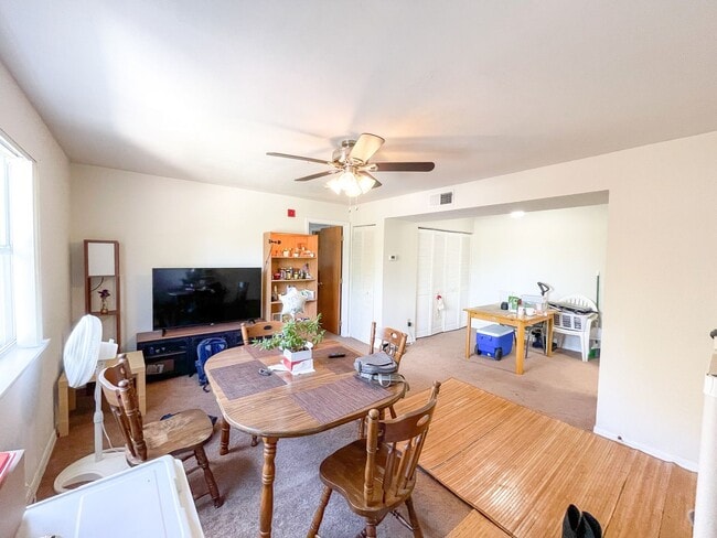 Photo - Campus Edge #913