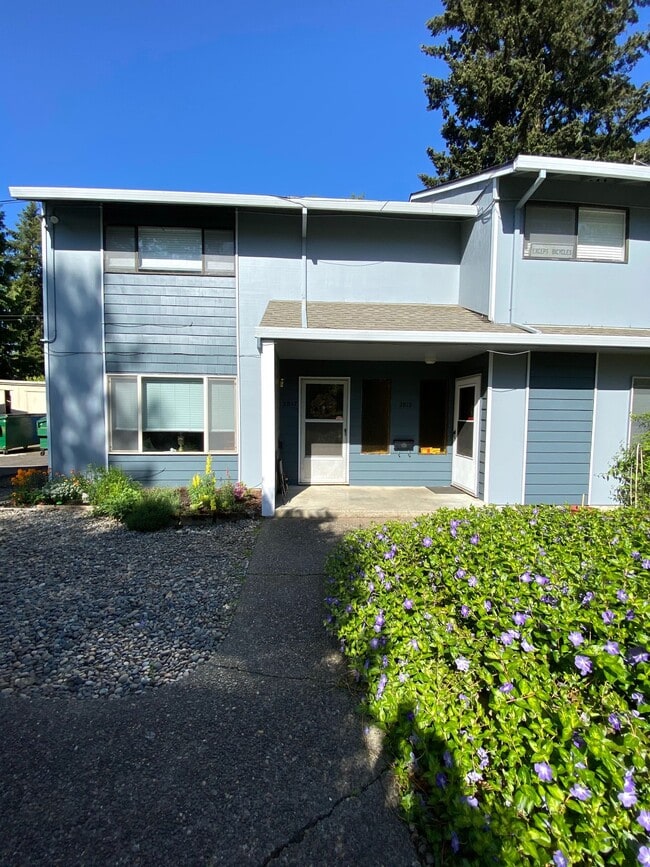 Photo - Large, Updated 2 Bedroom, 1.5 bath Townouse in Lovely Multnomah Village