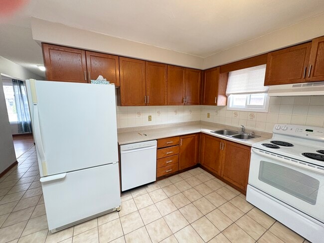 Photo - Fabulous 3 plus Den Single Family Home on East Mountain