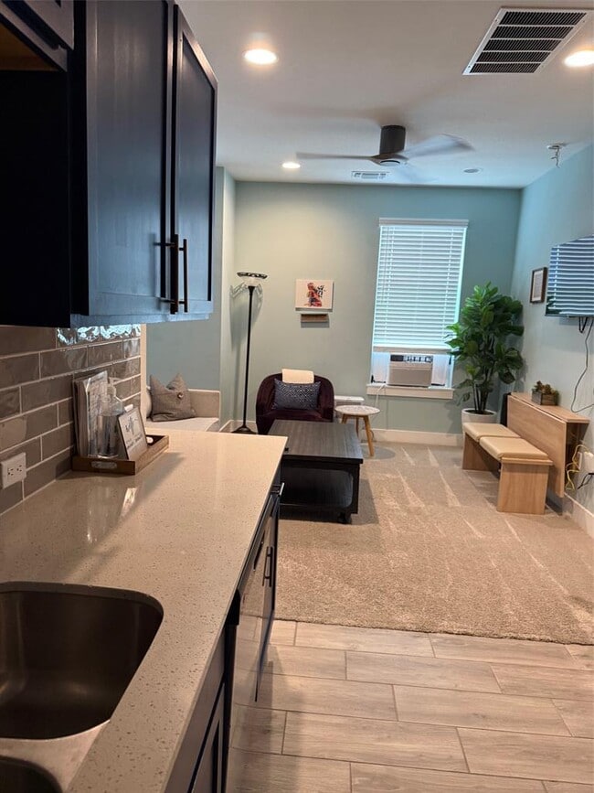 Photo - 7904 Hillock Terrace