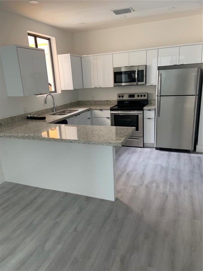 Photo - 853 E 24th St Unit 304