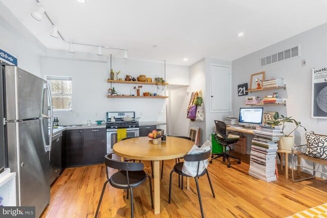 Building Photo - 2049 E Susquehanna Ave Unit 2F