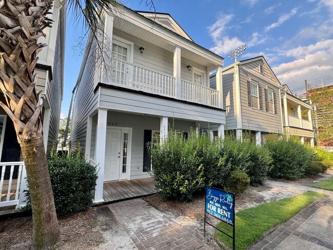 Building Photo - AVAILABLE SEPTEMBER 2025  [NO PETS] Rental