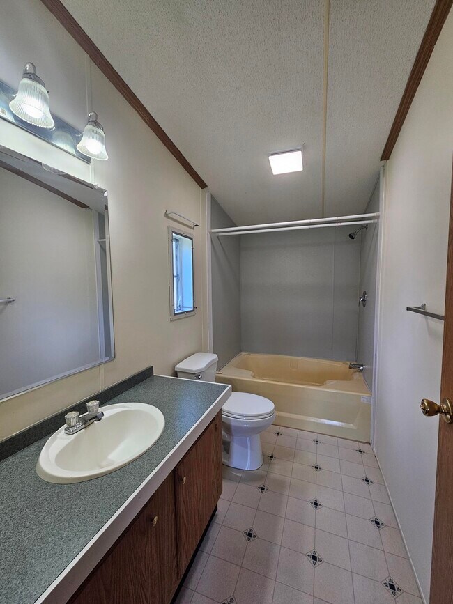 Photo - 27 Millstream Ct