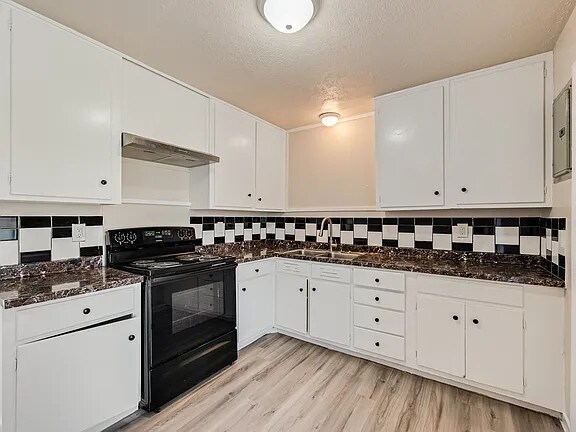 Photo - 165 Eisenhower Rd