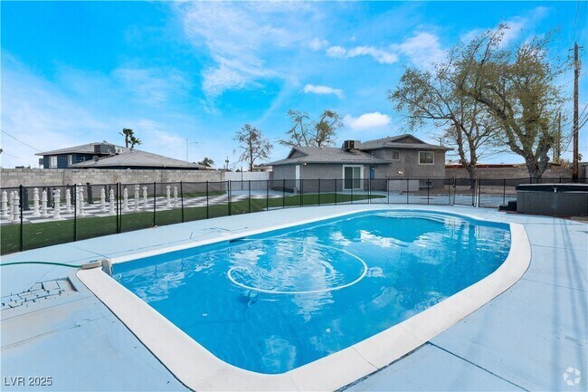 Building Photo - 6128 Jones Cir Rental