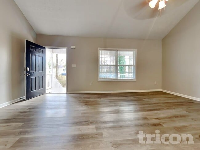 Photo - 431 Bridgeport Pl