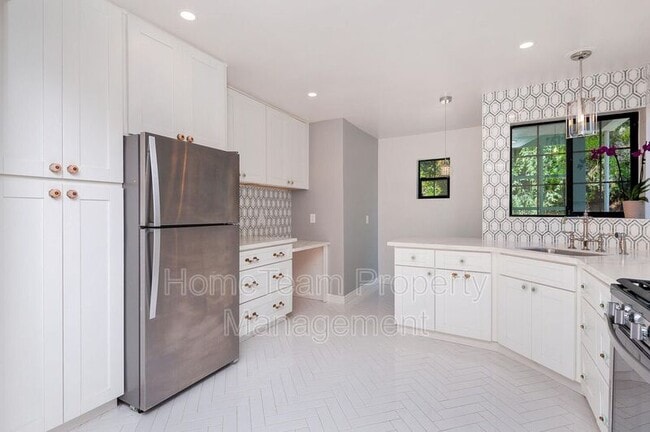 Building Photo - 2747 Reynard Way