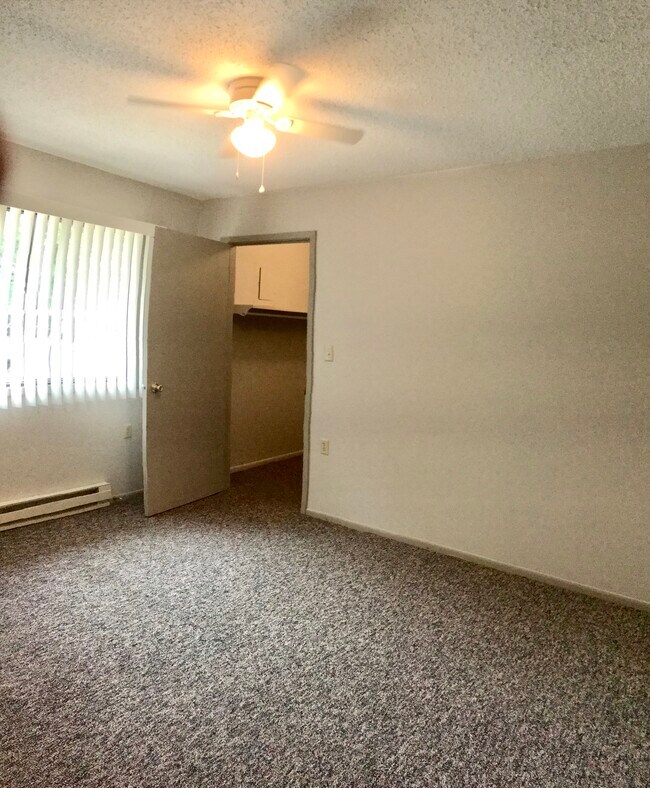 Master Bedroom - 620 3rd Ave E Unit Meadowview Apt.