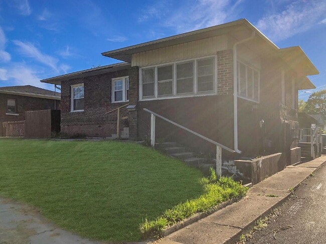 Photo - "Charming 3-Bed Home in Springfield with Spacious 1245 Sq Ft Layout!"