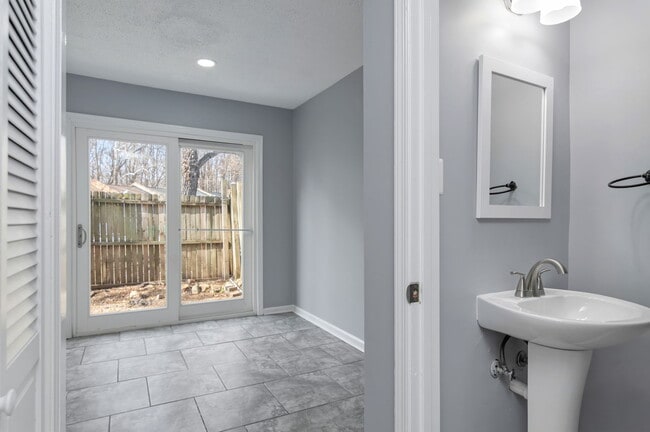 Photo - 611 Denton Cir