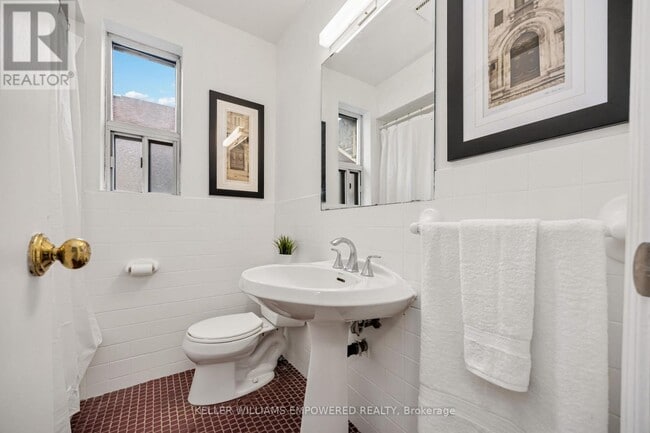 Photo - 1001 Kipling Ave