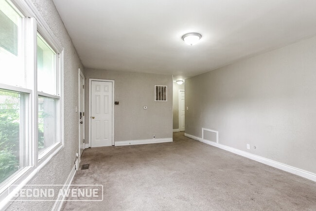 3728 N Brentwood Ave