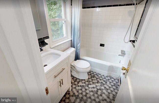 Photo - 2410 Dexter Ave