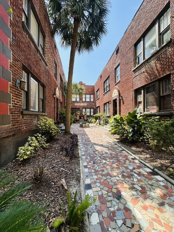 Building Photo - 2738 Riverside Ave Rental