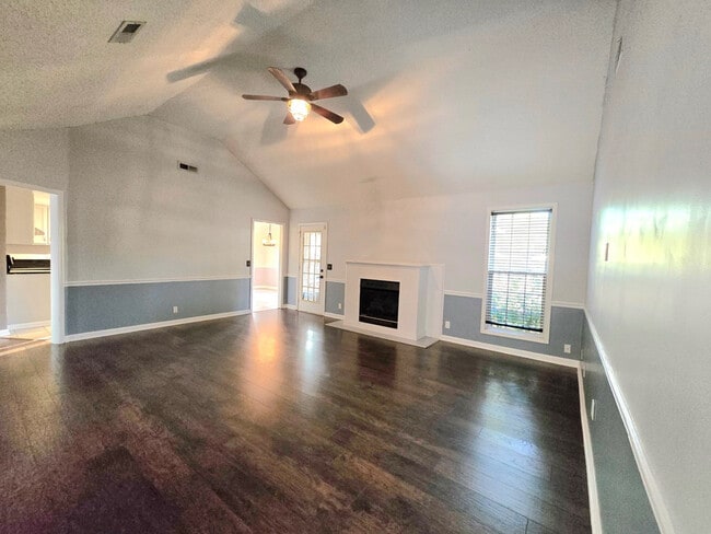 Photo - 160 Pinnacle Ct