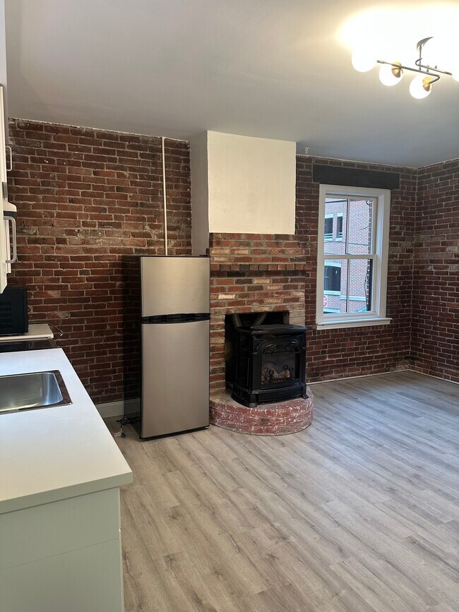 18 Ladd St Unit 18 Ladd St. Apt 2