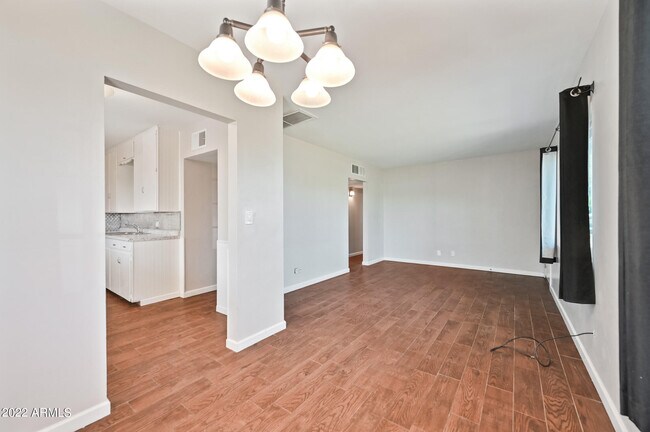 Photo - 144 North Hunt Dr E