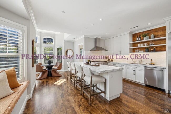 Photo - Luxury Townhome on Exclusive De Silva Island!