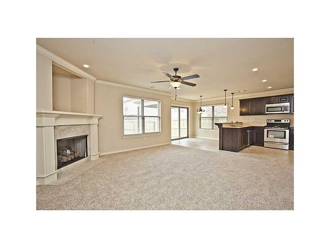 Photo - Clean and fresh near Washington Regional Hospital and the Bike Trail! To schedule your own showin...