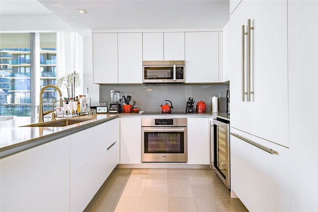 Photo - 88 SW 7th St Unidad 3301