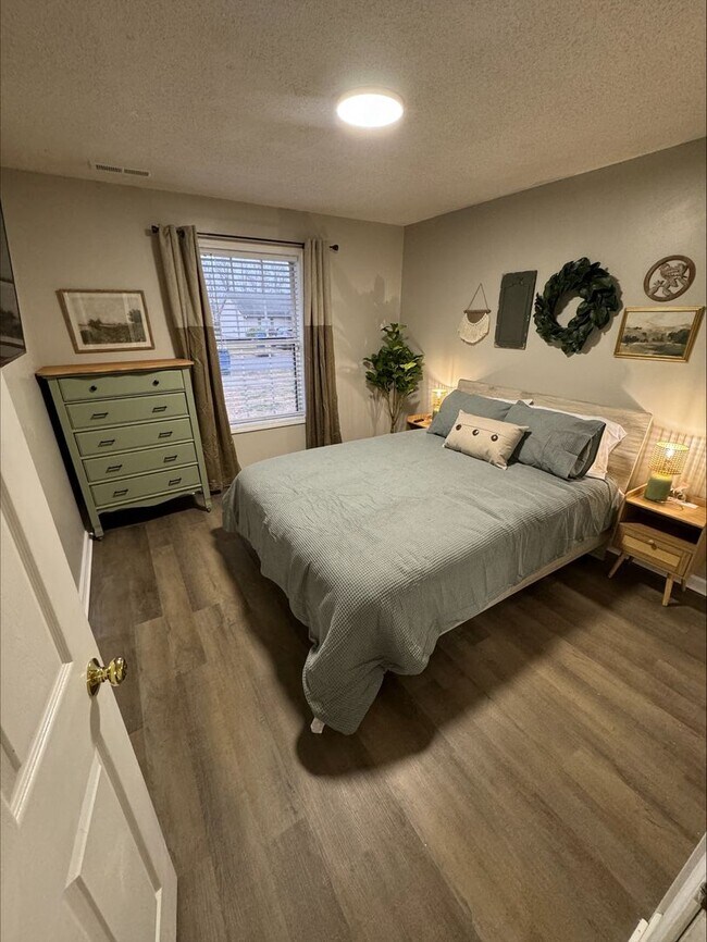 Photo - 913 Bagwell Dr Unit A