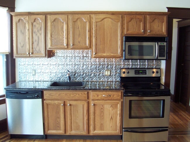 Photo - 220 Ontario St