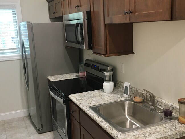 Common Entry - 255 E 14th St Unit D