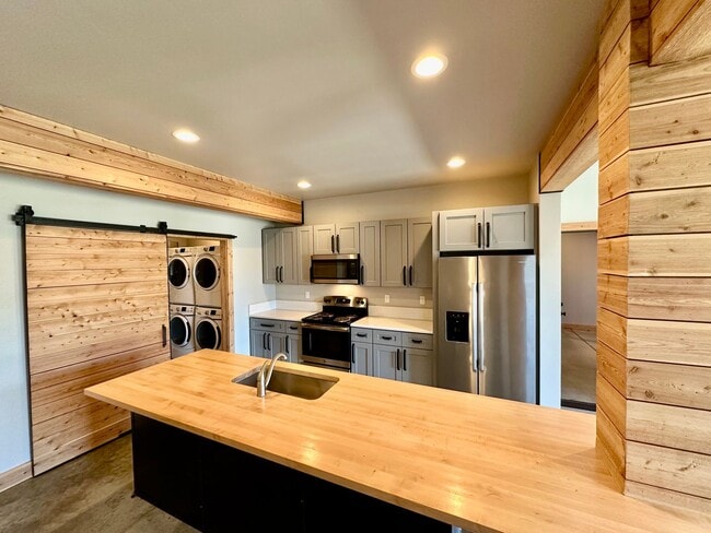 Building Photo - 121 E 26th Ave Unit 1 Rental