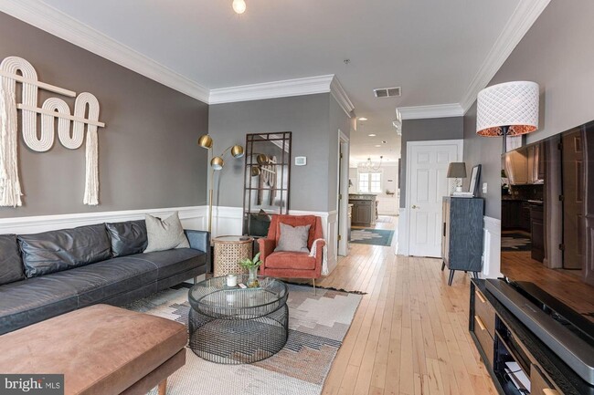 Photo - 81 W West St