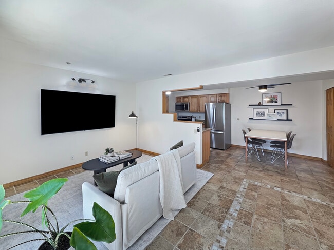 Building Photo - 1690 Upper Ironhorse Loop Unit Iron Horse C7