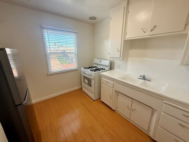 1728-1730 E. 7th St.